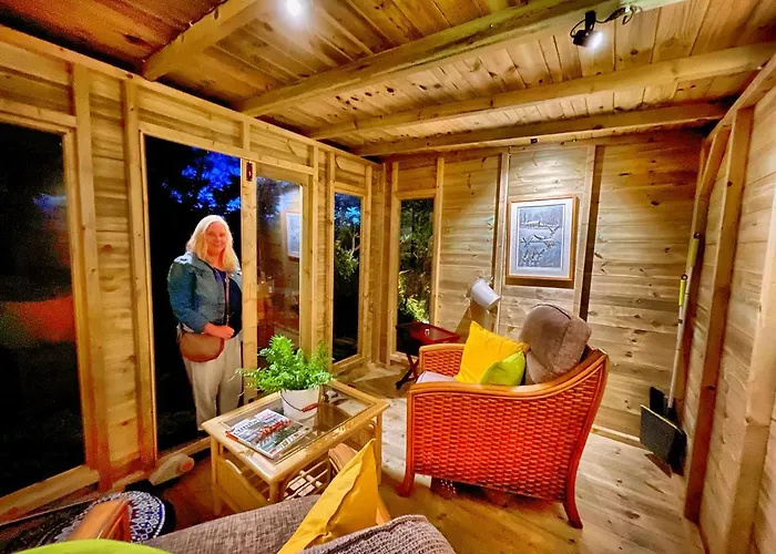 Romantic Quirky With Private Garden And Parking * Beckermet