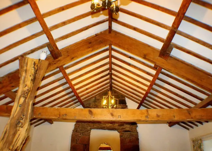 Romantic Quirky With Private Garden And Parking بيت للعطل