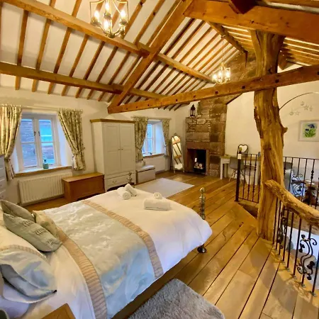 The Tree House Cumbria, Unique, Romantic, Quirky Vakantiehuis Beckermet