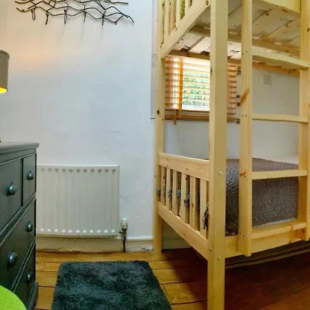 Holiday home Romantic Quirky With Private Garden And Parking *