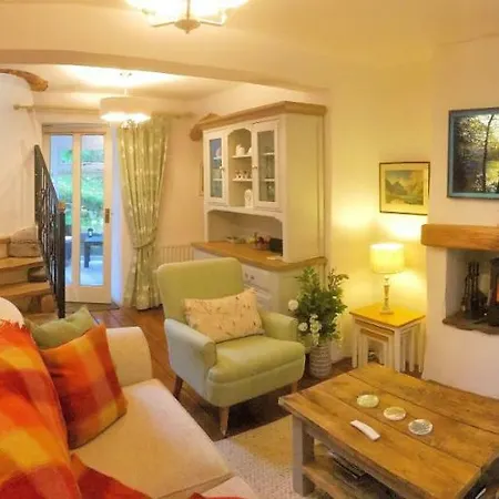 Holiday home Romantic Quirky With Private Garden And Parking