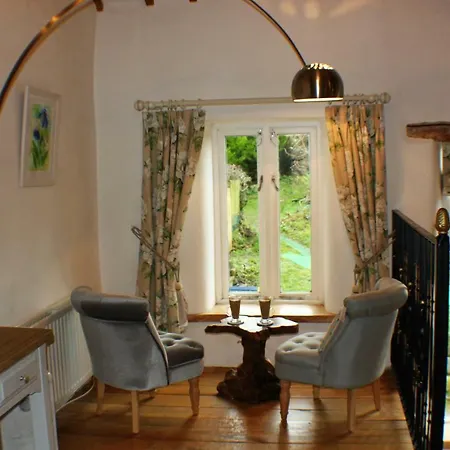 Romantic Quirky With Private Garden And Parking Hébergement de vacances *