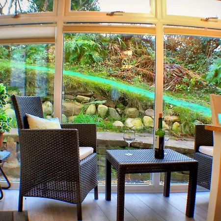 Hébergement de vacances Romantic Quirky With Private Garden And Parking